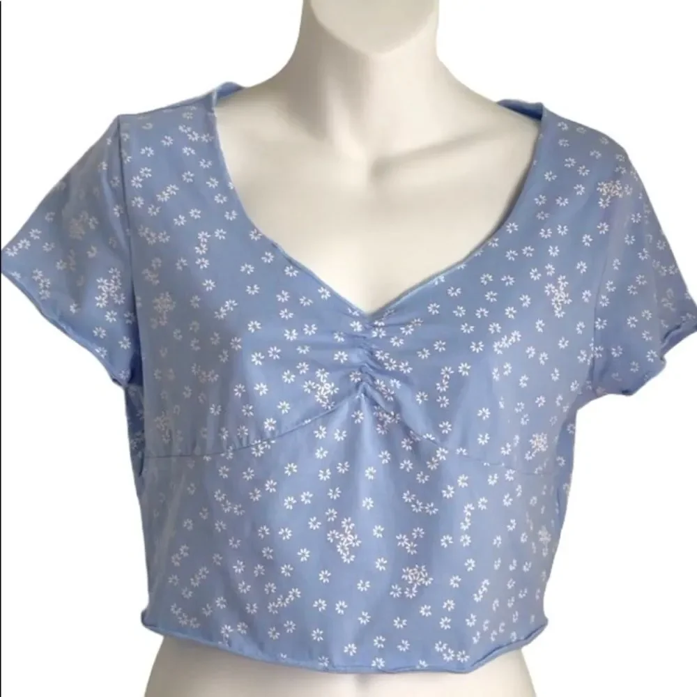 SHEIN Ditsy Flowers Ruched Neckline Periwinkle Crop Top Large Lavender - Picture 1 of 11